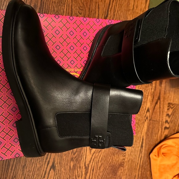 Tory Burch T- Chelsea Boots - Picture 2 of 3